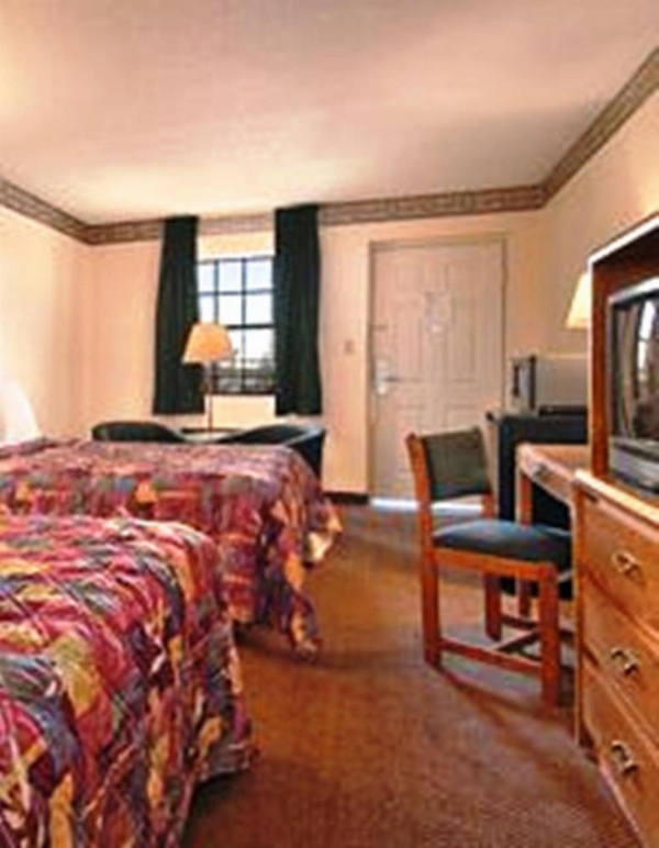 Days Inn by Wyndham Brownsville image 24