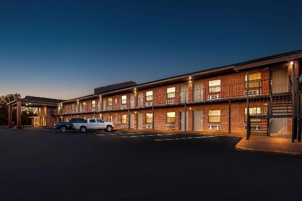 Days Inn by Wyndham Brownsville image 5