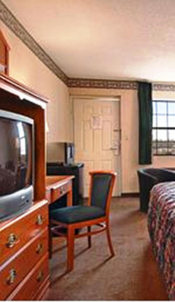 Days Inn by Wyndham Brownsville image 6