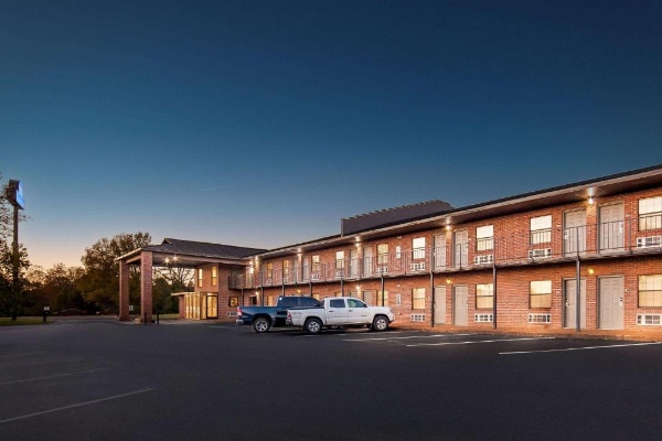 Days Inn by Wyndham Brownsville image 9